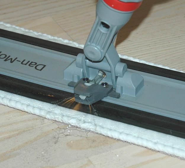 3485 - Zestaw ze spryskiwaczem Dan-Mop® Spray Handle 02_1.jpg